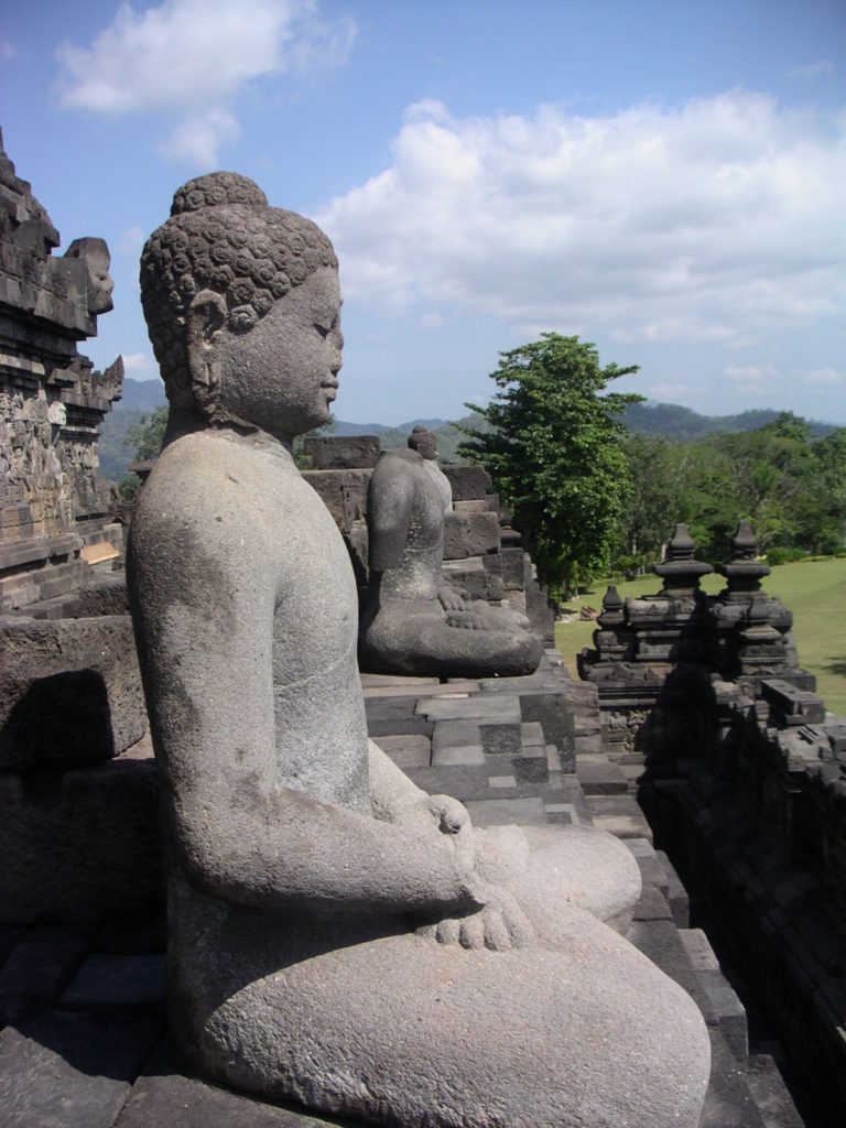 Bouddha indonésien Indonésie Bouddhisme Mes Indes Galantes Blog