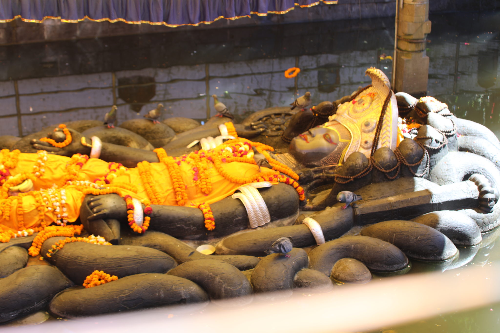 Temple de Budhanilkantha Vishnu Népal Katmandu Mes Indes Galantes Gada Lotus