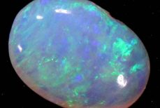 L’opale née de l’éclatement de l’arc-en-ciel